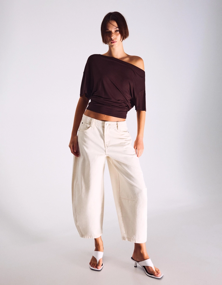 Футболка асимметричного кроя с короткими рукавами