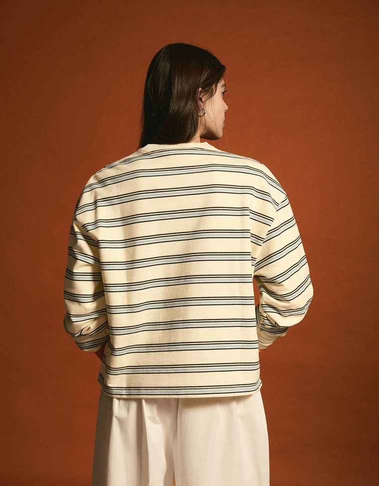 Свитер в полоску с круглым вырезом