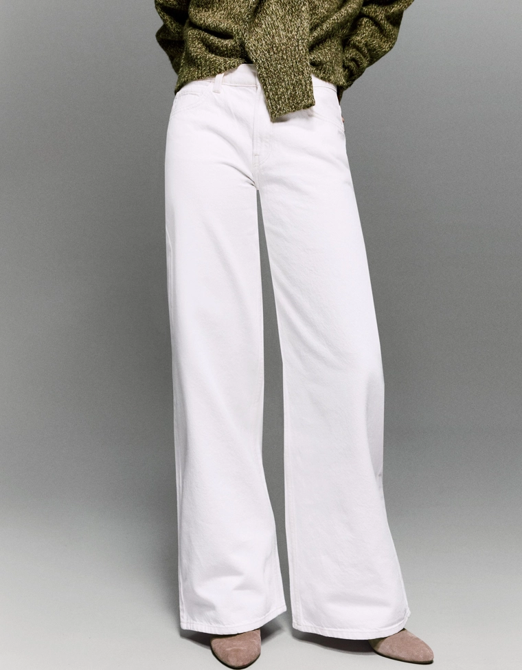 Джинсы с широкими штанинами