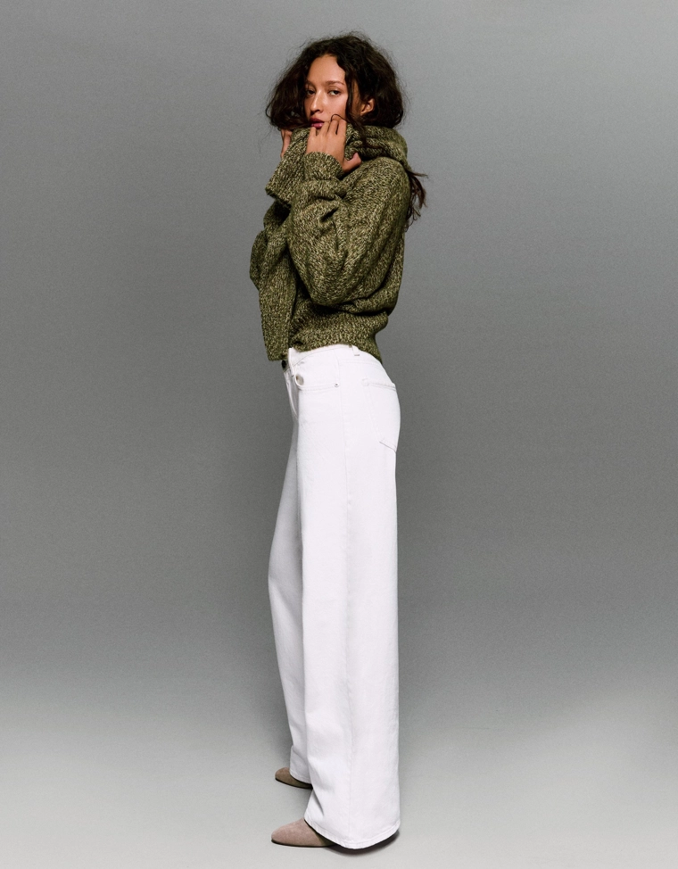 Джинсы с широкими штанинами