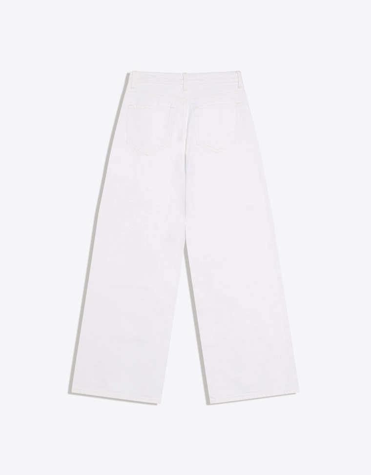 Джинсы с широкими штанинами