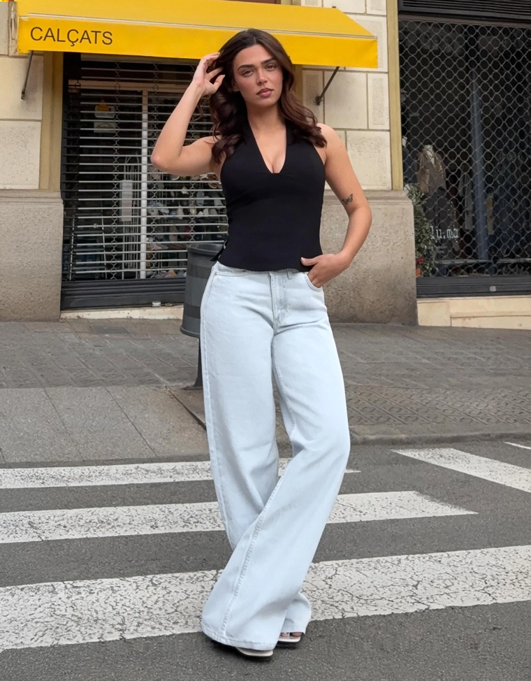 Джинсы с широкими штанинами, высокой посадкой и перекрестным поясом