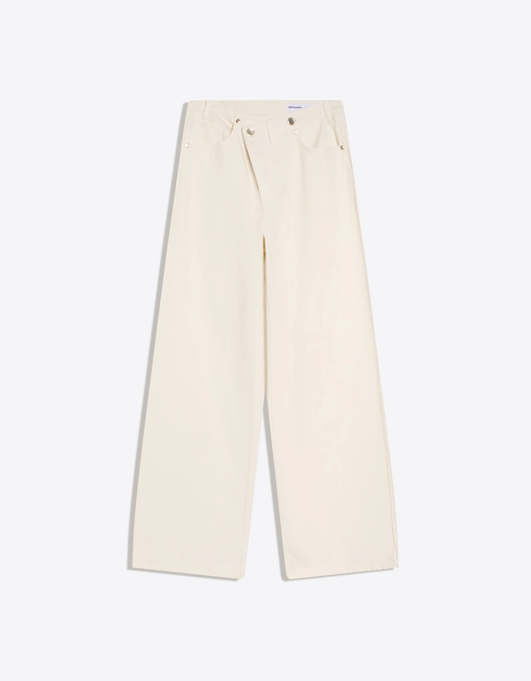 Джинсы с широкими штанинами, высокой посадкой и перекрестным поясом