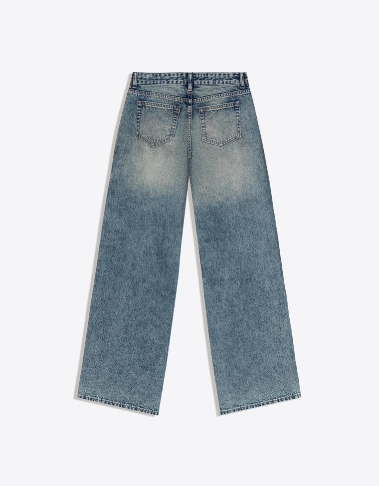 Джинсы с широкими штанинами и низкой посадкой