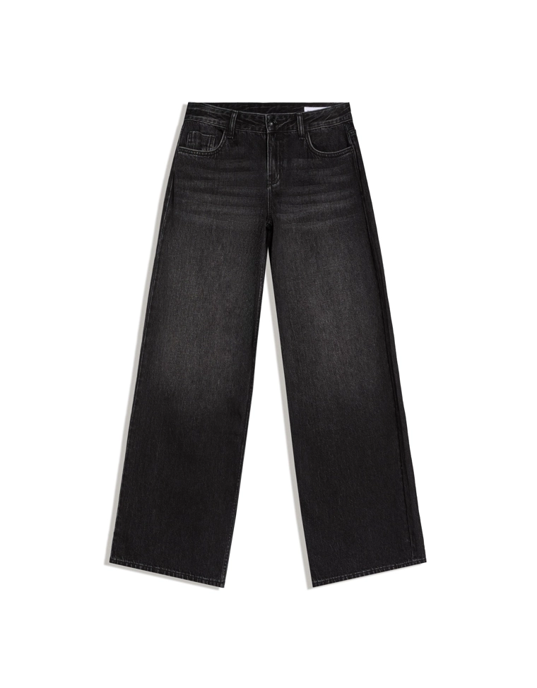 Джинсы с широкими штанинами и низкой посадкой