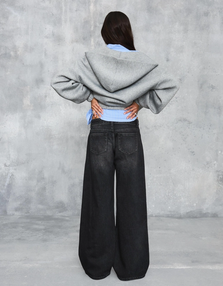Джинсы с широкими штанинами и низкой посадкой
