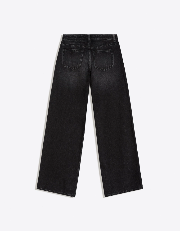 Джинсы с широкими штанинами и низкой посадкой