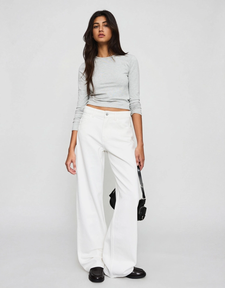 Джинсы прямого кроя с широкими штанинами и высокой посадкой