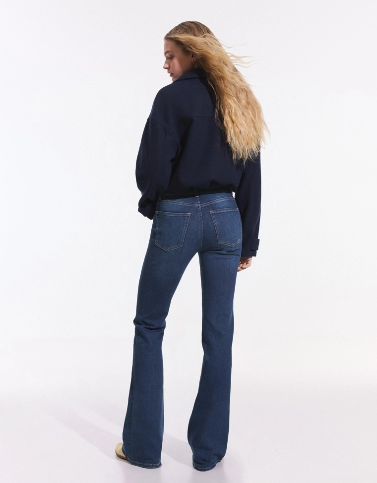 Расклешенные джинсы с высокой посадкой