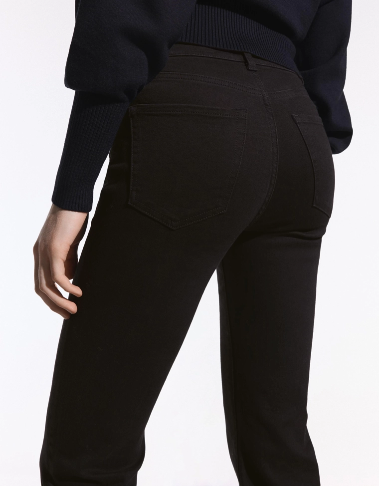 Расклешенные джинсы с высокой посадкой