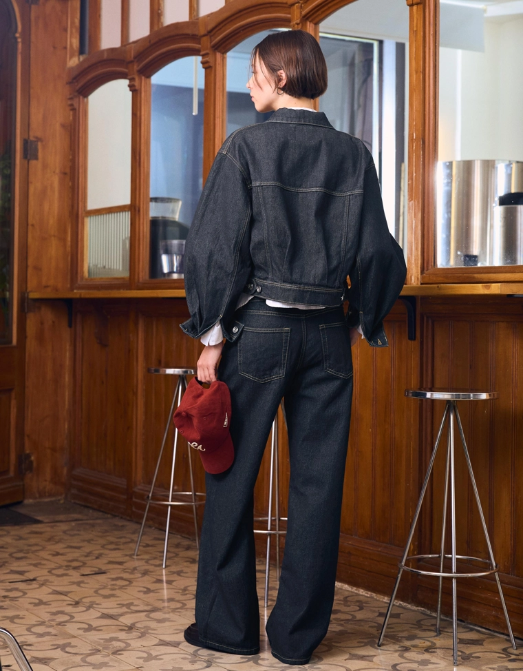 Джинсы свободного кроя со средней посадкой