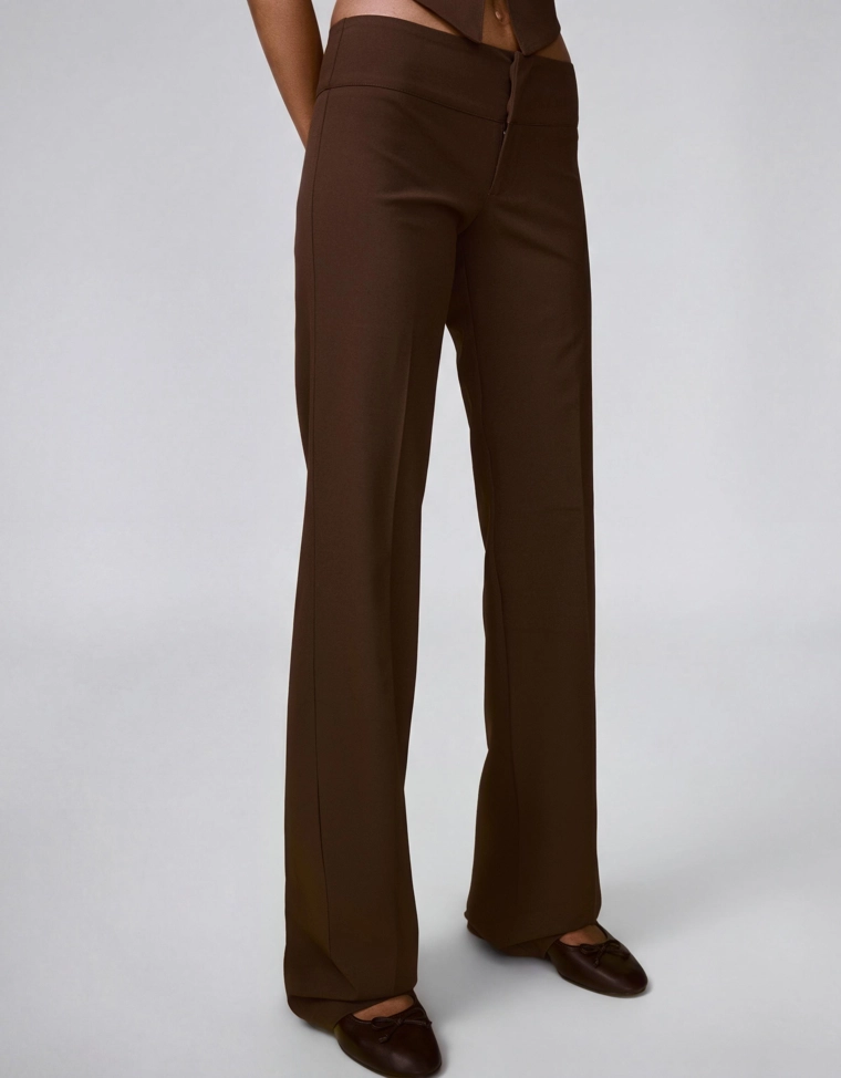 Брюки с широким поясом и низкой посадкой