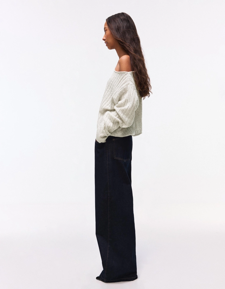 Свитер с узором косы