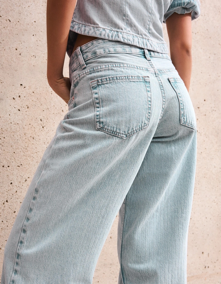 Широкие джинсы с отворотами снизу