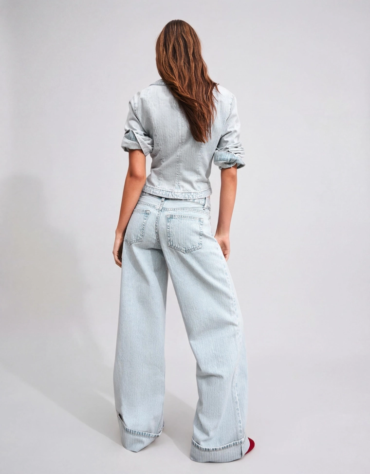 Широкие джинсы с отворотами снизу