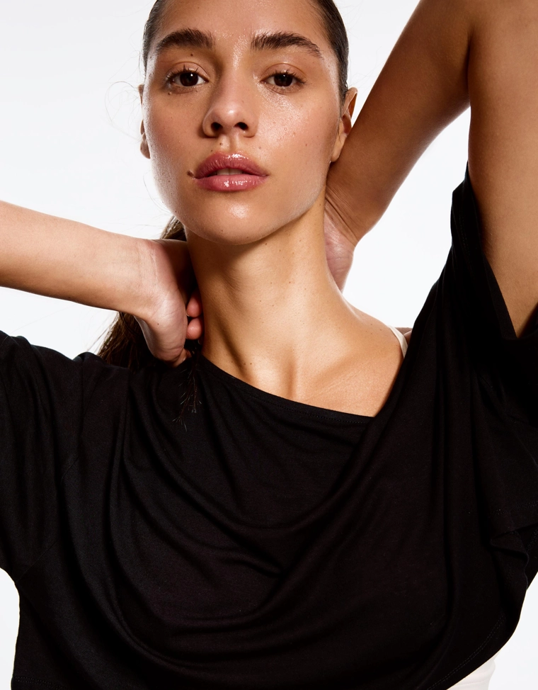 Футболка асимметричного кроя с короткими рукавами