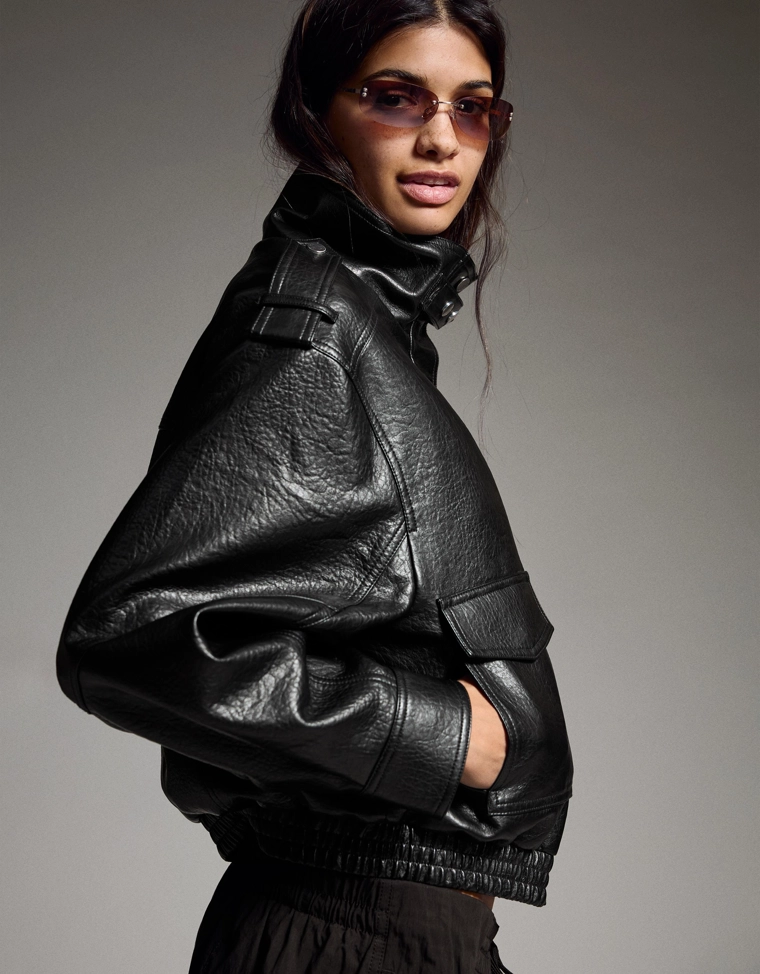 Куртка из искусственной кожи с воротником-трубой