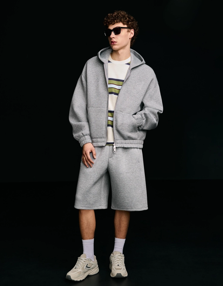 Шорты оверсайз из плотной синтетической ткани