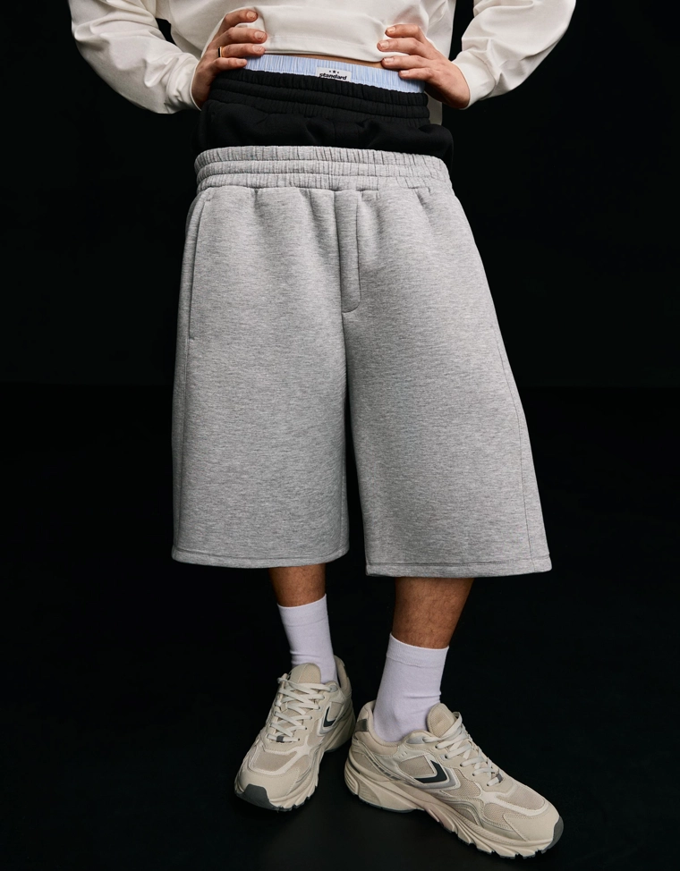 Шорты оверсайз из плотной синтетической ткани