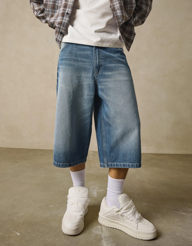 Джинсовые шорты объемного кроя