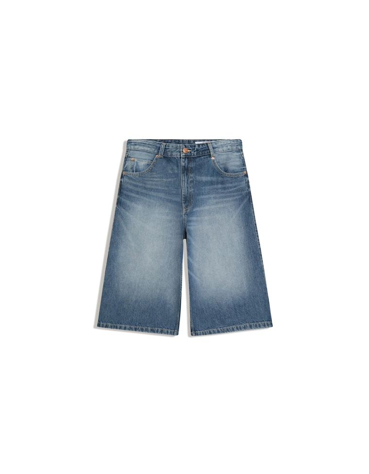 Джинсовые шорты объемного кроя