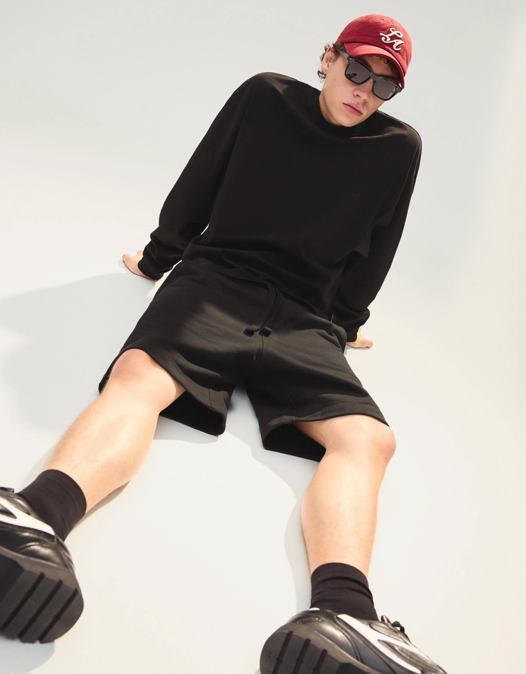 Базовые шорты-бермуды из мягкой ткани