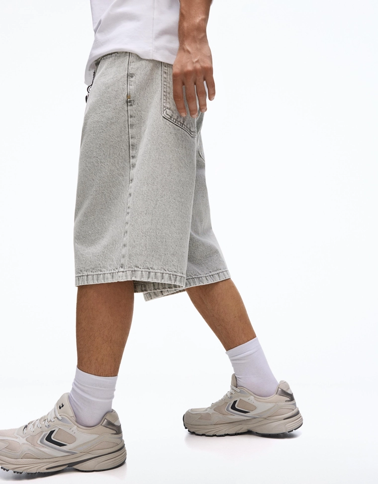 Джинсовые шорты свободного кроя