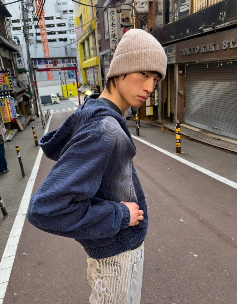 Куртка геометрического кроя из вельвета с капюшоном