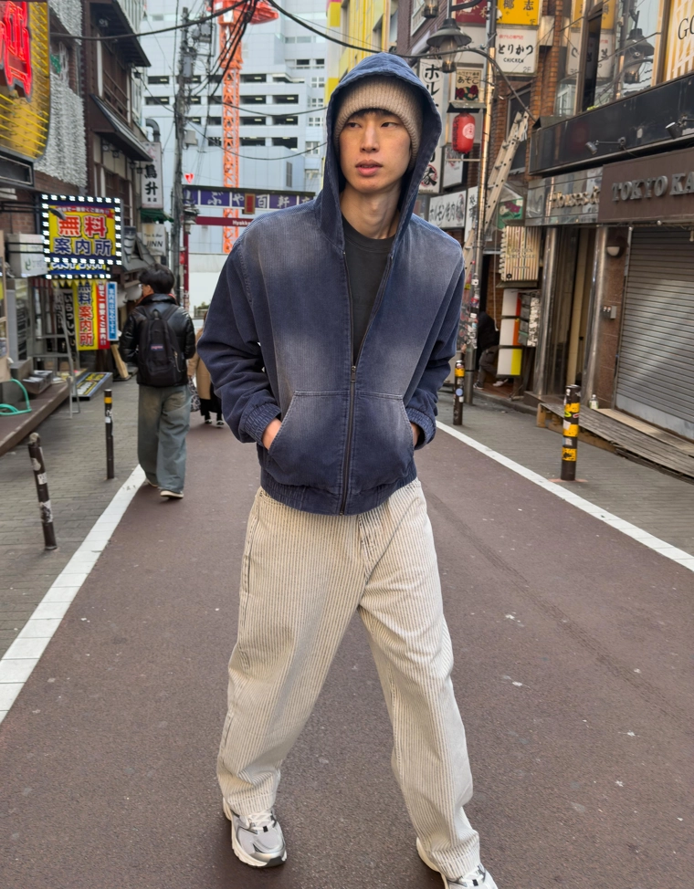 Куртка геометрического кроя из вельвета с капюшоном