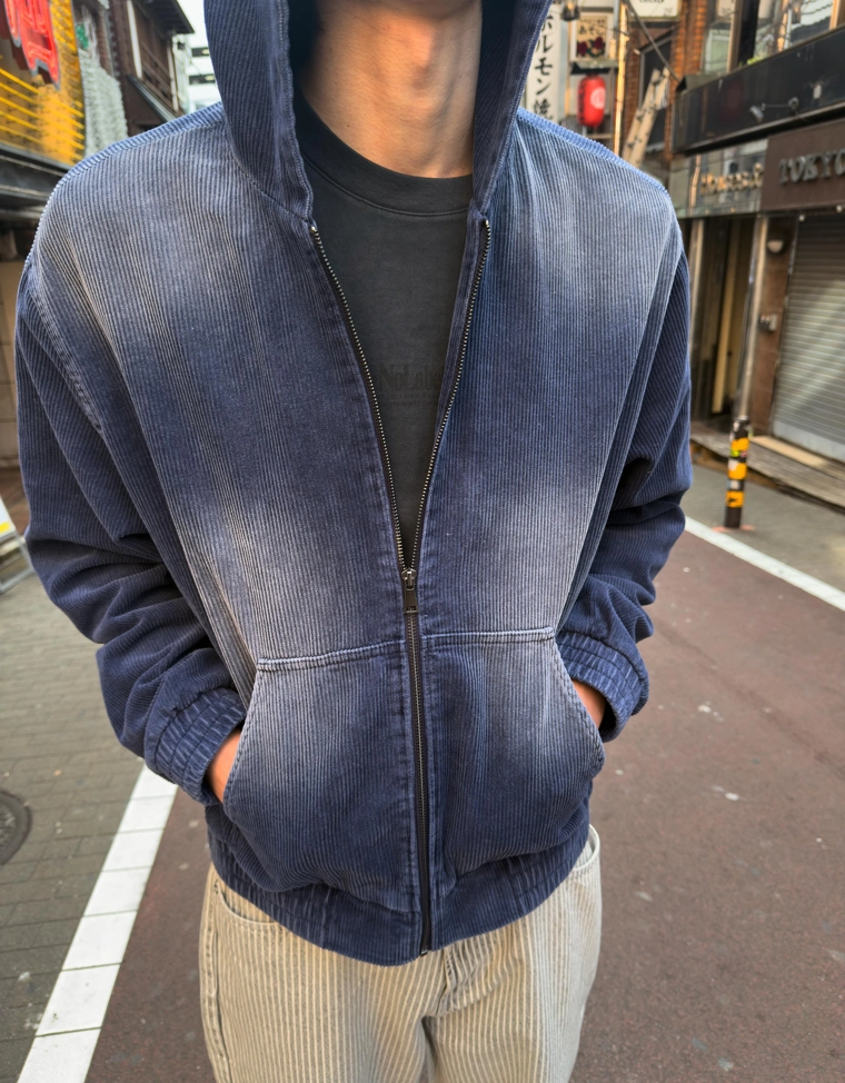 Куртка геометрического кроя из вельвета с капюшоном