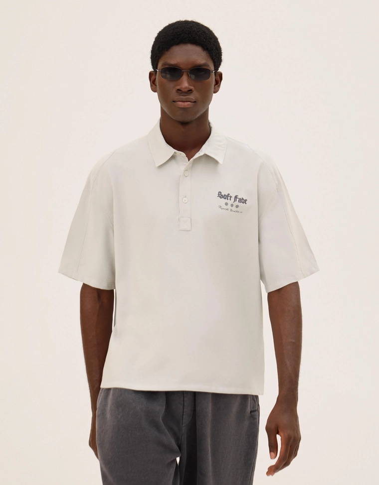 Поло с короткими рукавами и вышивкой