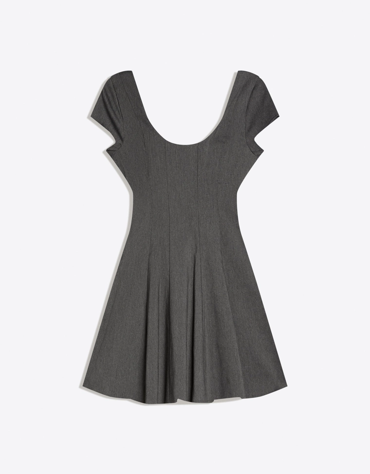 Мини-платье из бенгалина с расклешенной юбкой