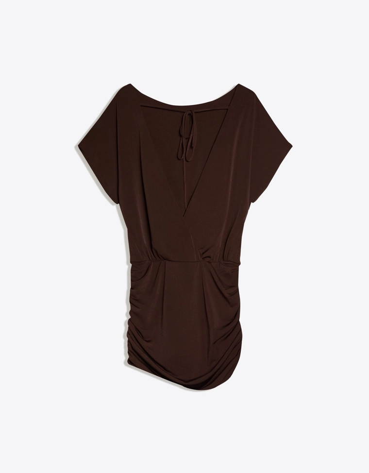 Платье с открытой спиной и драпированной юбкой