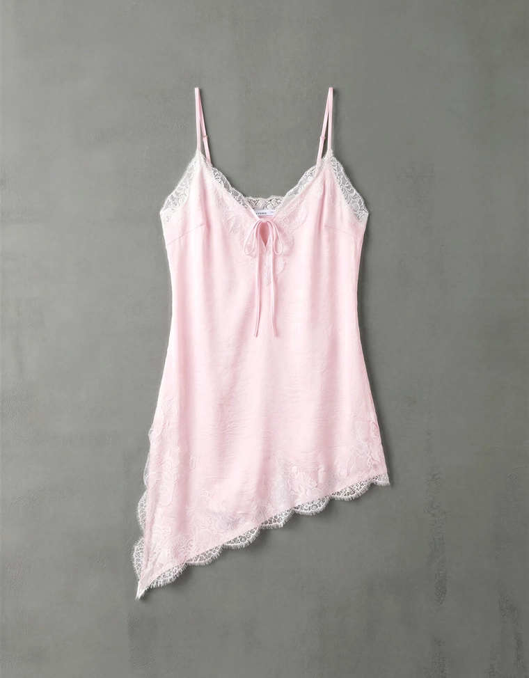 Мини‑платье асимметричного кроя из сатина