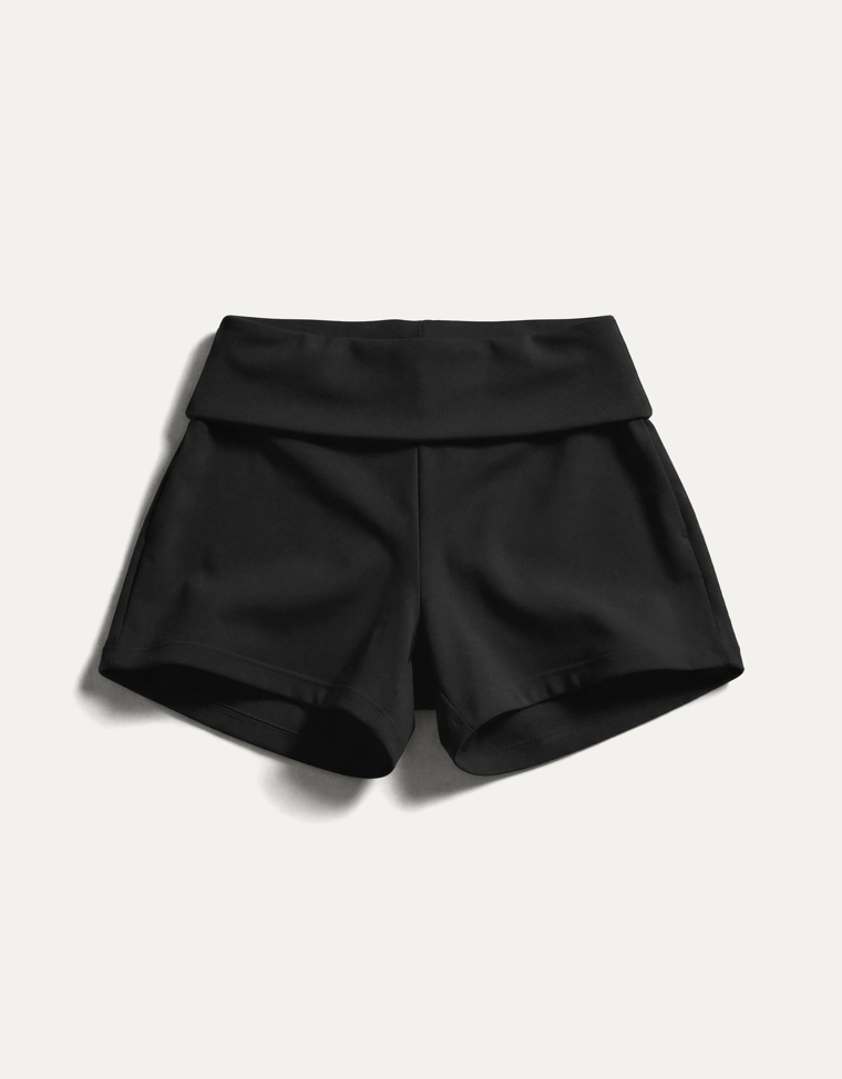 Шорты из высокотехнологичной ткани с отворотом на поясе