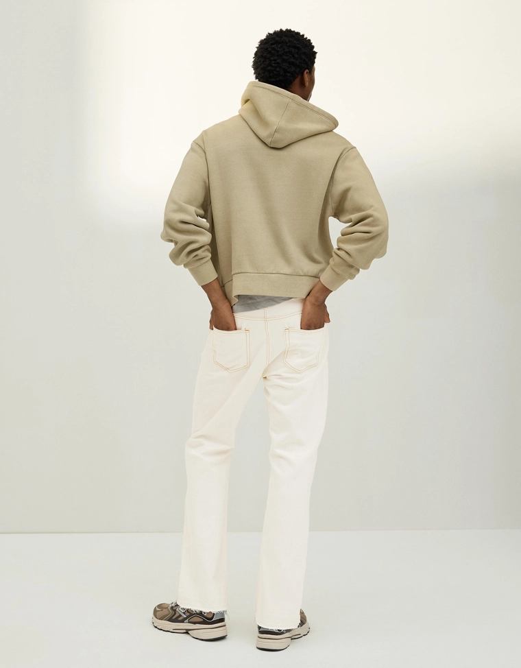 Расклешенные джинсы прямого кроя