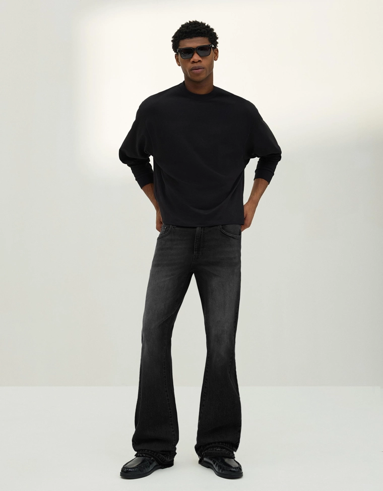 Расклешенные джинсы комфортной посадки