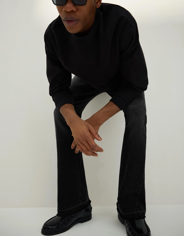 Расклешенные джинсы комфортной посадки