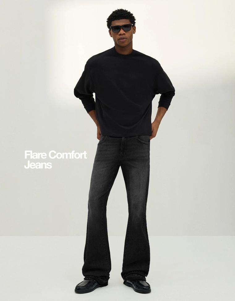 Расклешенные джинсы комфортной посадки