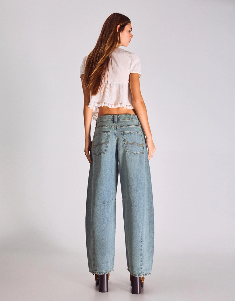 Джинсы свободного кроя с низкой посадкой