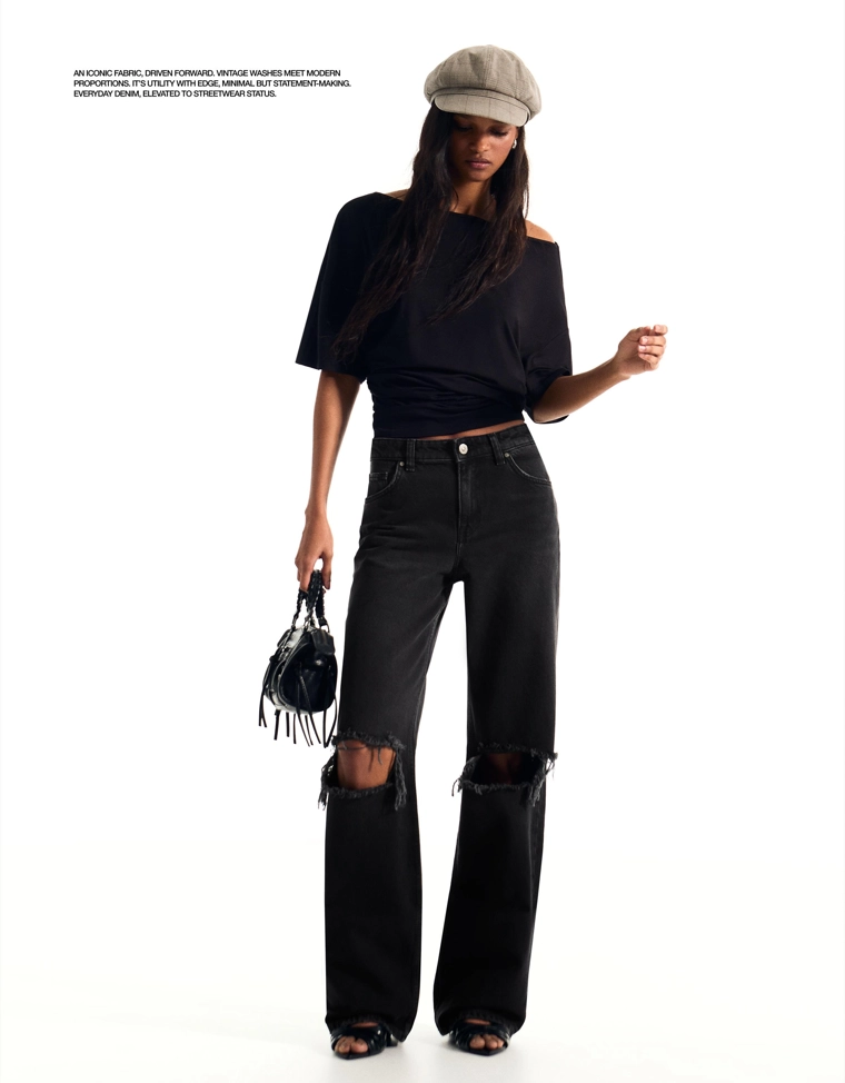 Джинсы с широкими штанинами, высокой посадкой и разрезами