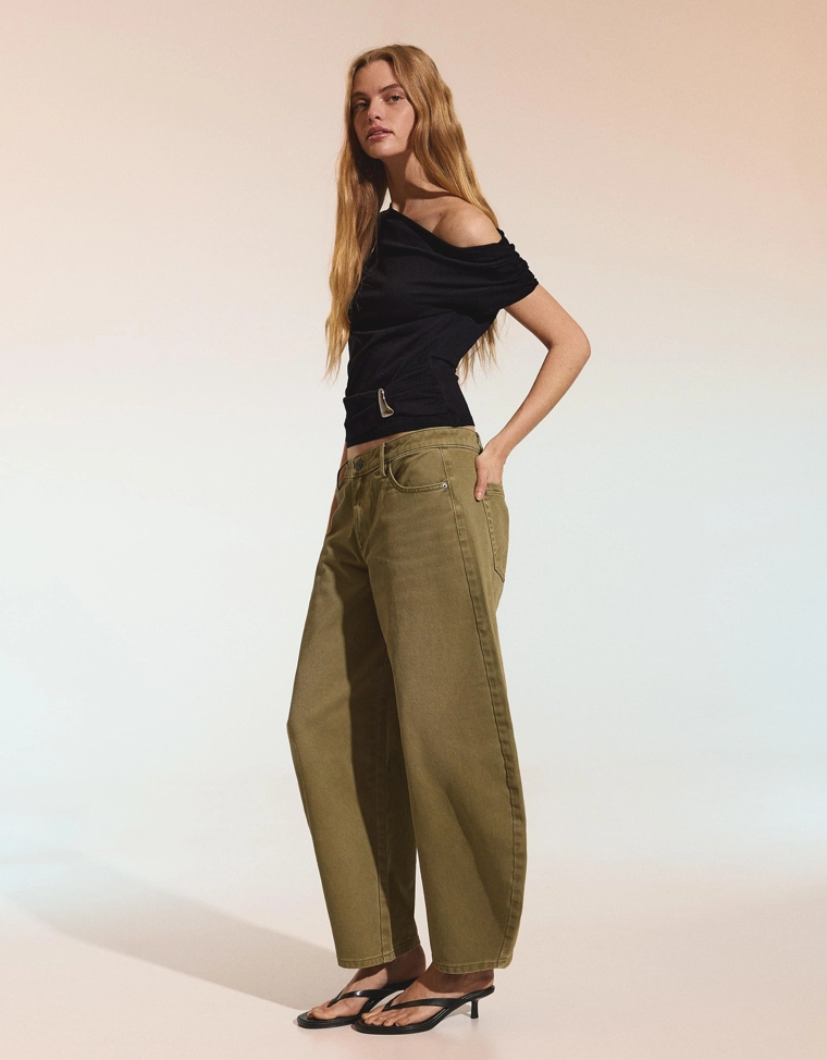 Футболка асимметричного кроя с поясом