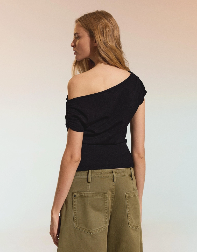 Футболка асимметричного кроя с поясом