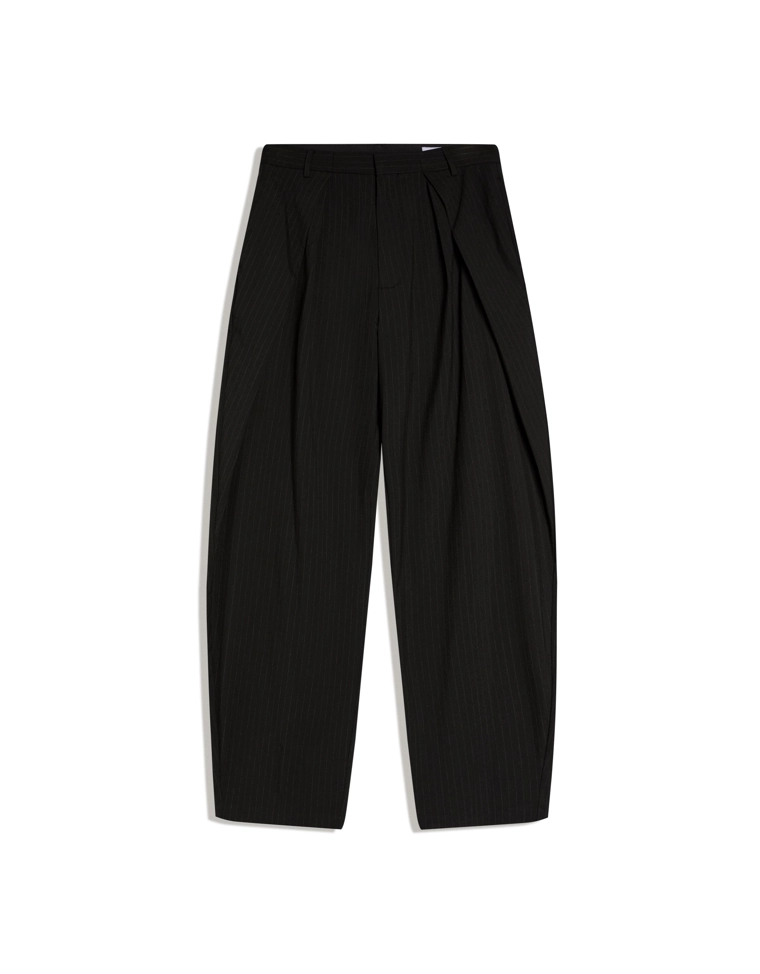 Брюки очень свободного кроя с защипами