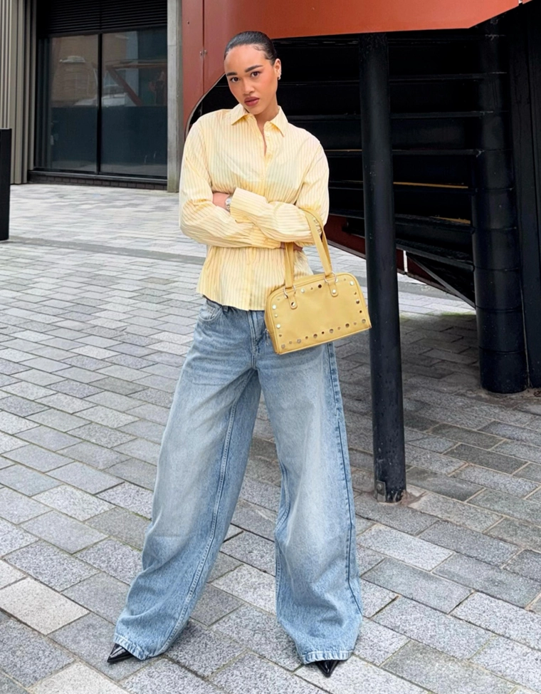 Сумка-боулинг с заклепками