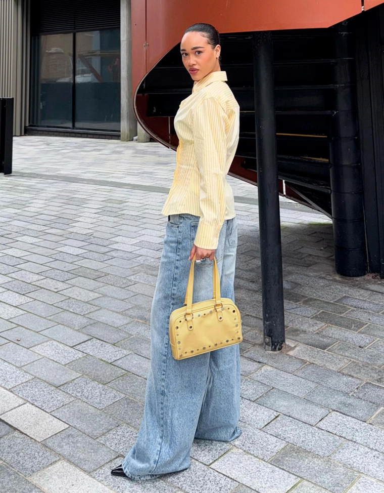 Сумка-боулинг с заклепками