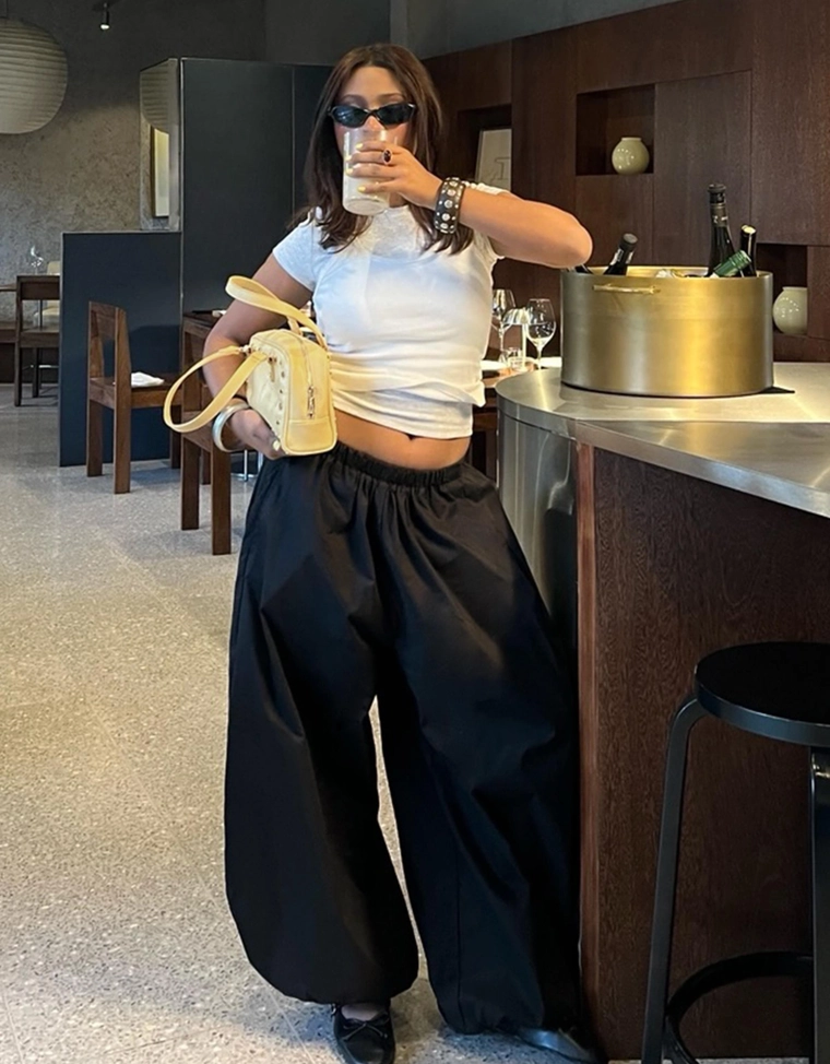 Сумка-боулинг с заклепками