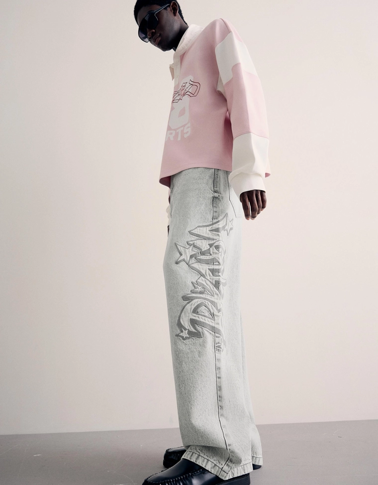 Джинсы свободного кроя с нашивкой