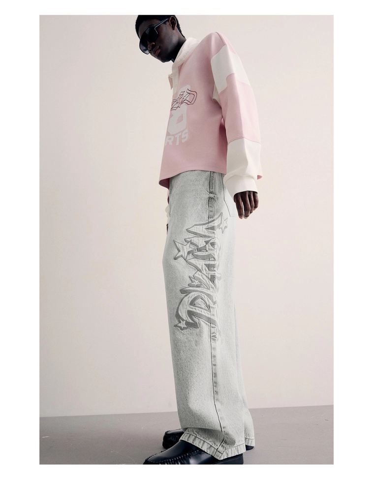 Джинсы свободного кроя с нашивкой