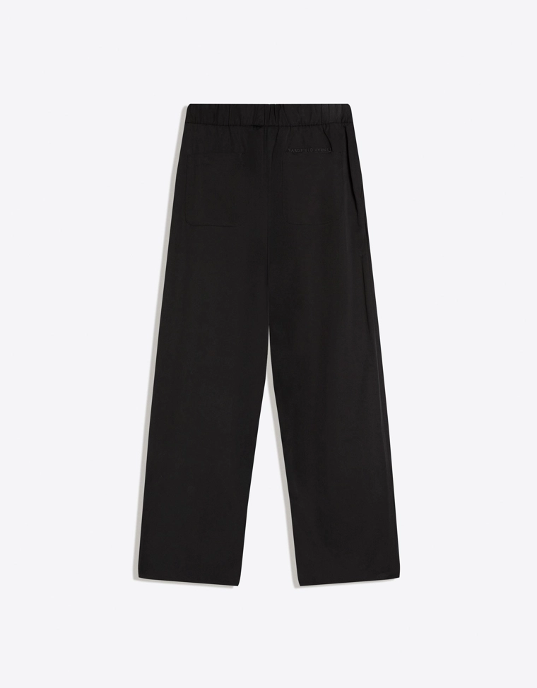 Объемные струящиеся брюки с защипами